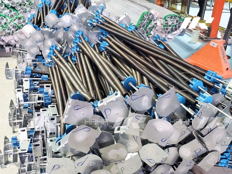 kho vật tư bạt tự cuốn vật tư lo xo HAKA