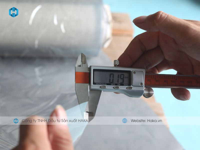 cuon-nhua-pvc-day-0-2mm-loai-deo-dai-trang-trong cuộn nhựa PVC dày 0.2mm loại dẻo dai trắng trong