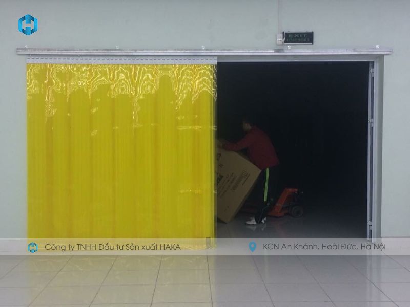 Màng nhựa PVC ngăn côn trùng màu vàng trong