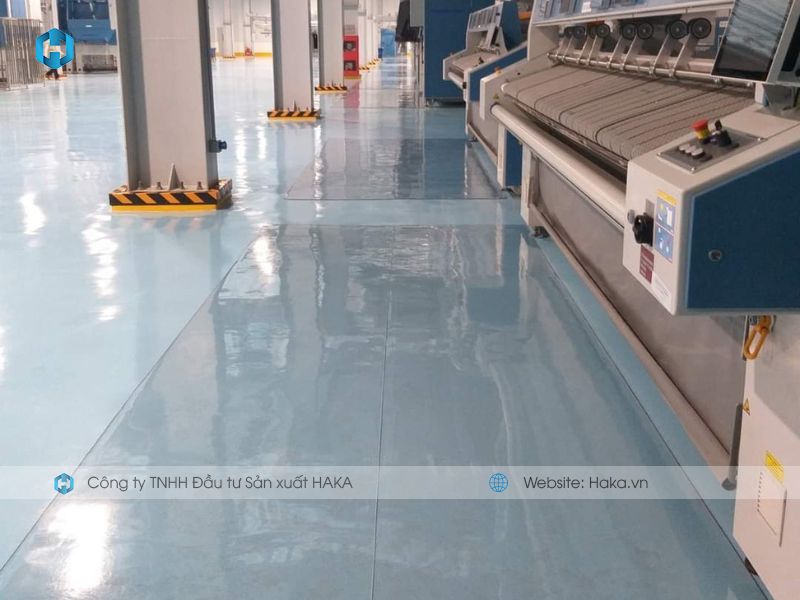 ung-dung-mang-nhua-pvc-tam-trai-san-nha-xuong Màng nhựa PVC làm tấm trải sàn chống điện trong nhà xưởng