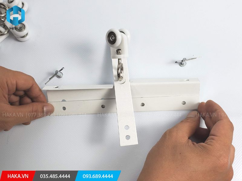 phụ kiện lắp đặt rèm nhựa PVC xếp gọn
