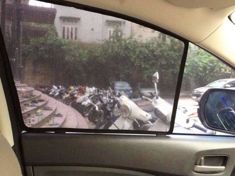 rèm cuốn lưới che nắng ô tô