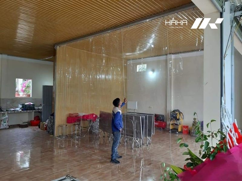 rèm kéo sun tiết kiệm chi phí cho nhà hàng, quán ăn