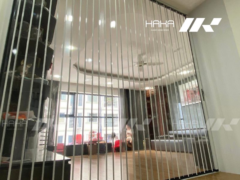 vách pha lê ngăn phòng khách và bếp vách ngăn di động