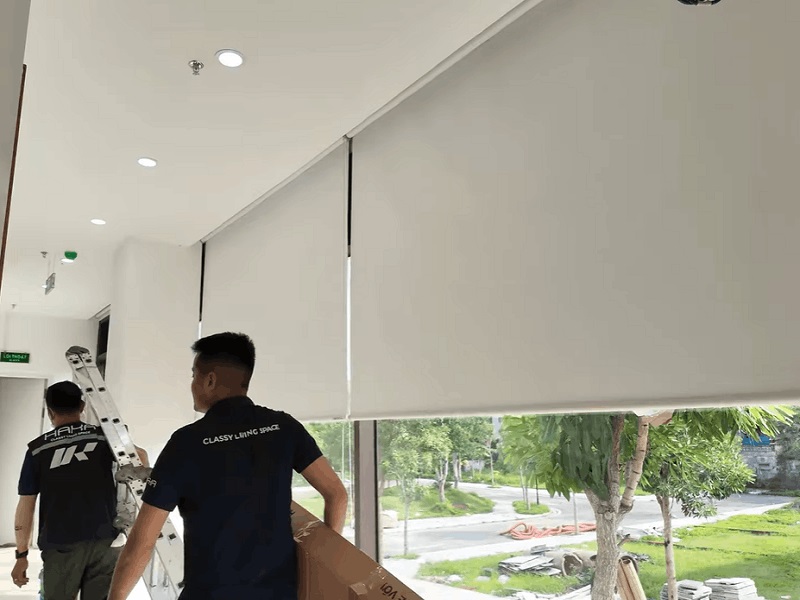 HAKA lắp đặt trọn gói rèm cuốn trơn văn phòng Roler tại Vietcombank