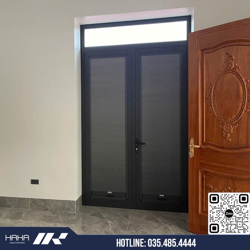 Rèm tổ ong trên cửa đi kính