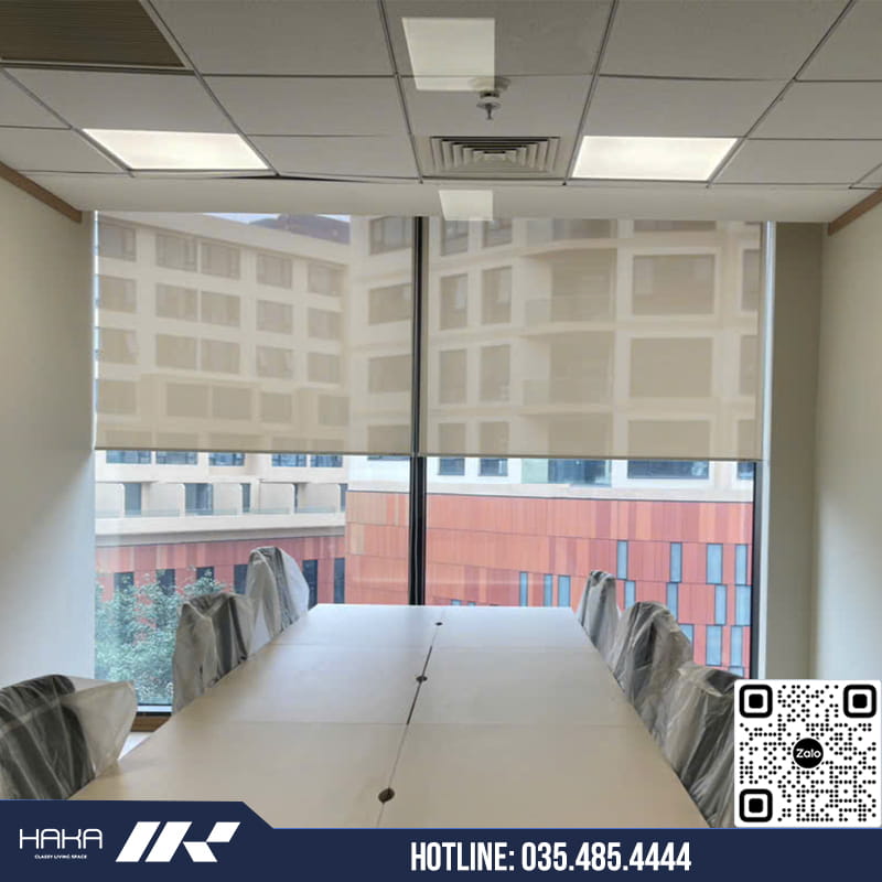 Kết quả khi lắp rèm cuốn trơn văn phòng tại tòa nhà Tiến Bộ Kết quả khi lắp rèm cuốn trơn văn phòng tại tòa nhà Tiến Bộ