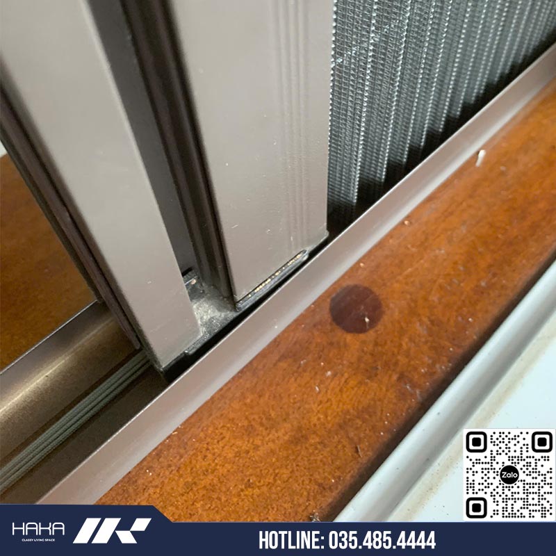 Cửa lưới chống muỗi bị kẹt ray, rít, khó kéo Cửa lưới chống muỗi bị kẹt ray, rít, khó kéo
